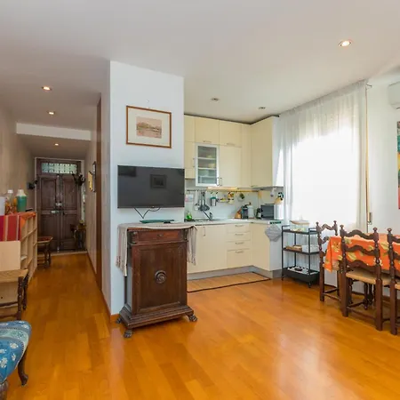 Guesthost -sunny Dorsoduro Apartman Velence